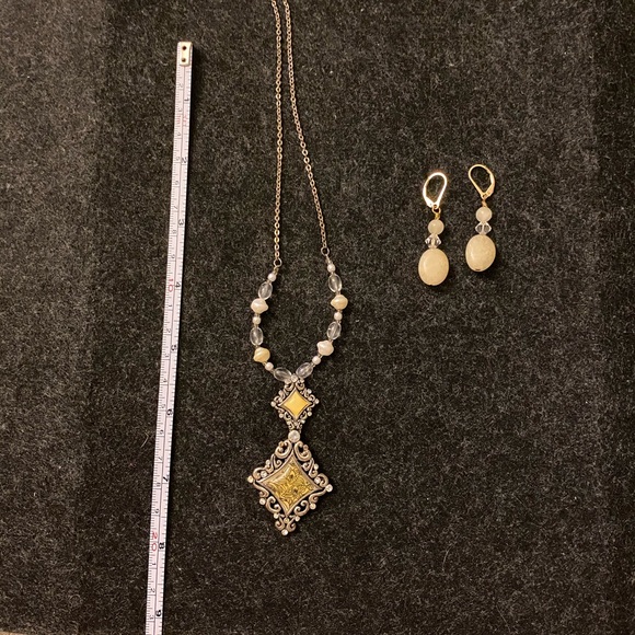 Vintage necklace and earrings set - Picture 12 of 13